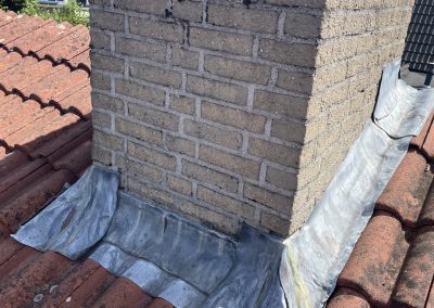 Schoorsteenrenovatie, muurafdekking, voegwerk, lood, reinigen, impregneren